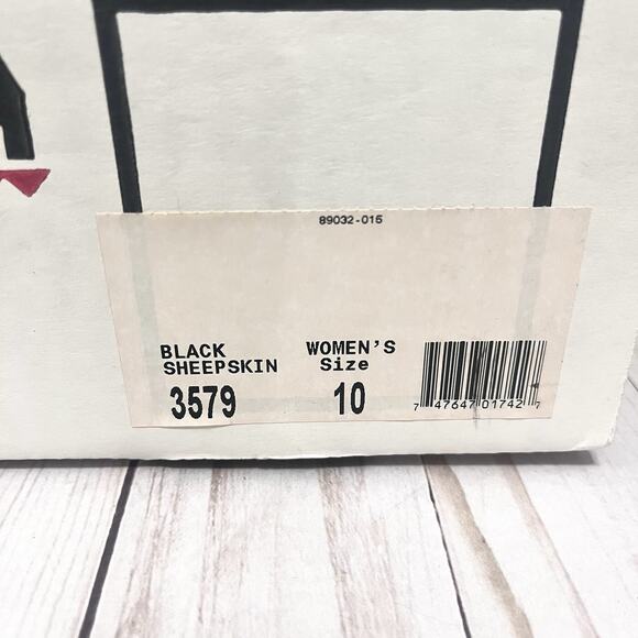 Minnetonka Women's Black Suede Sheepskin Wool Lined Short Boots Size 10 - Picture 2 of 13